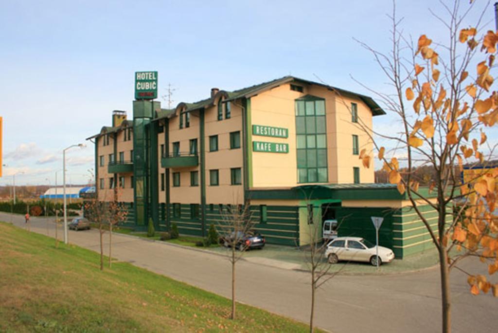 Hotel Cubic Laktaši 外观 照片