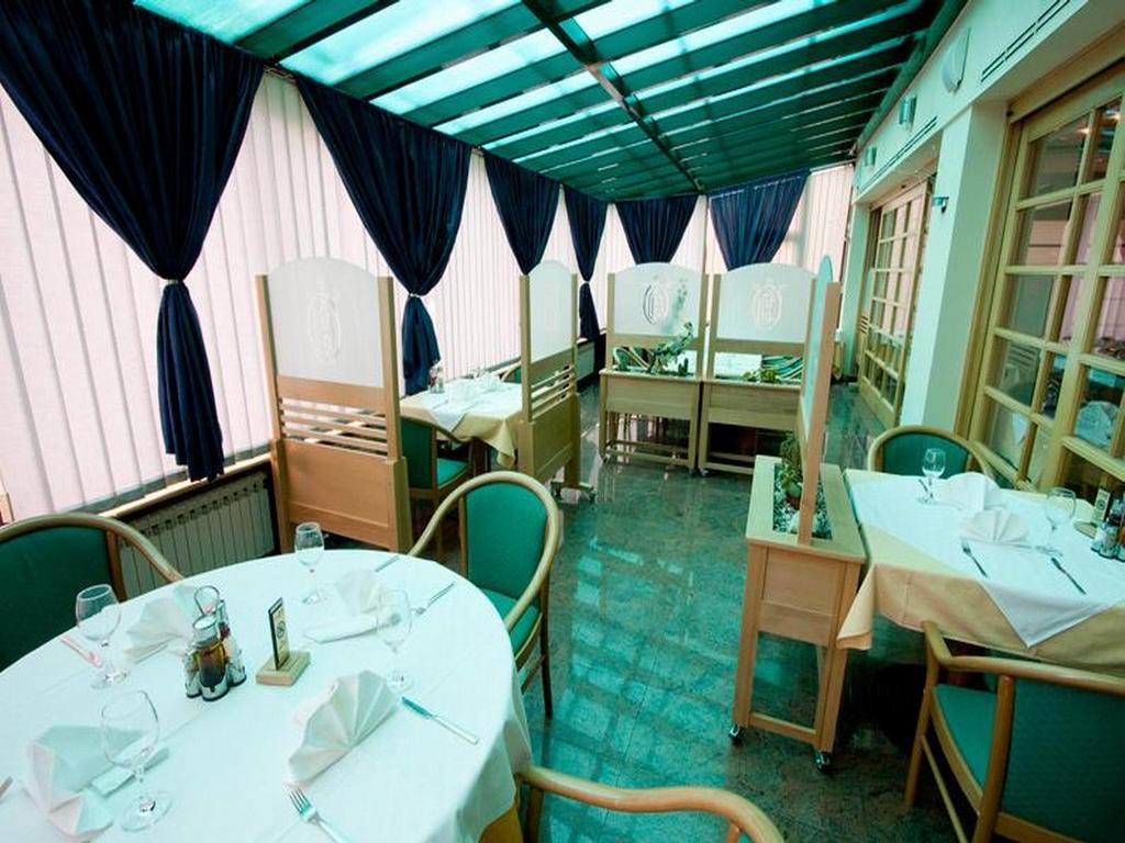 Hotel Cubic Laktaši 外观 照片