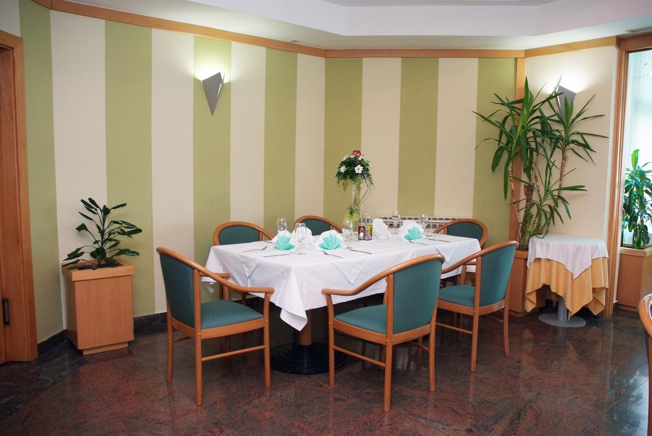 Hotel Cubic Laktaši 外观 照片