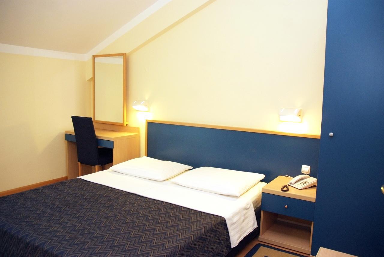 Hotel Cubic Laktaši 外观 照片