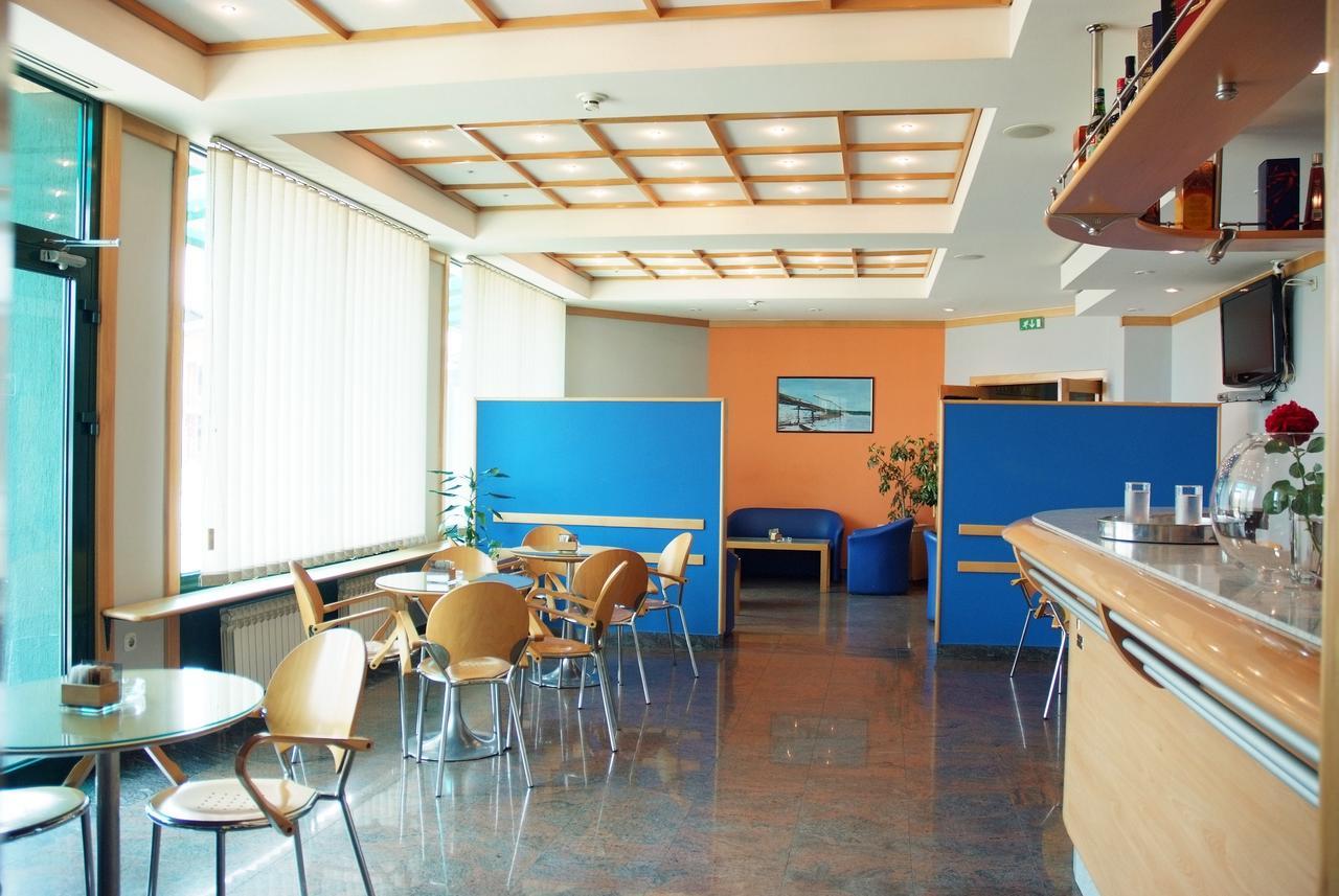 Hotel Cubic Laktaši 外观 照片